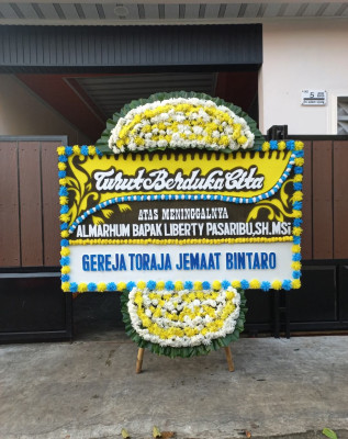 Papan Bunga Duka di Karondoran